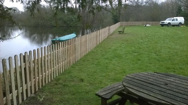 Fencing contractor